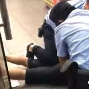 酒后到店内闹事？警方出动一举制服！